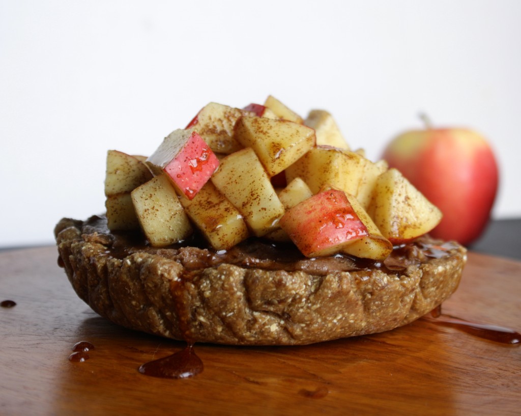 Raw Apple and Cinnamon Cheesecake